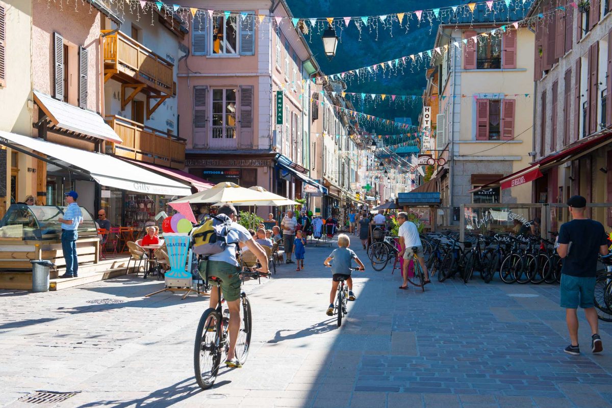 A vélo dans Le Bourg d'Oisans