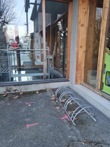 Racks à vélo médiathèque Bourg-d&rsquo;Oisans_Le Bourg-d&rsquo;Oisans