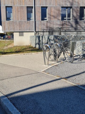 Attaches vélo – Maison du Département Bourg-d&rsquo;Oisans_Le Bourg-d&rsquo;Oisans