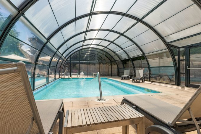 Piscine couverte Camping Le Château de Rochetaillée au Bourg d&rsquo;Oisans
